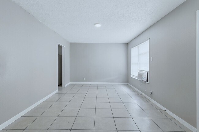 Building Photo - 1226 5th Ave N