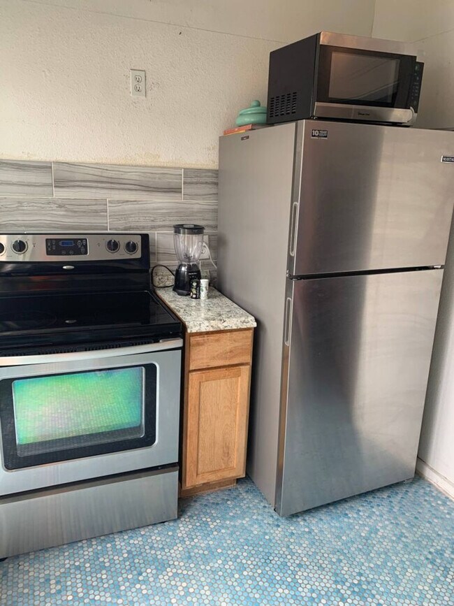 Building Photo - 2521 Avenue Q
