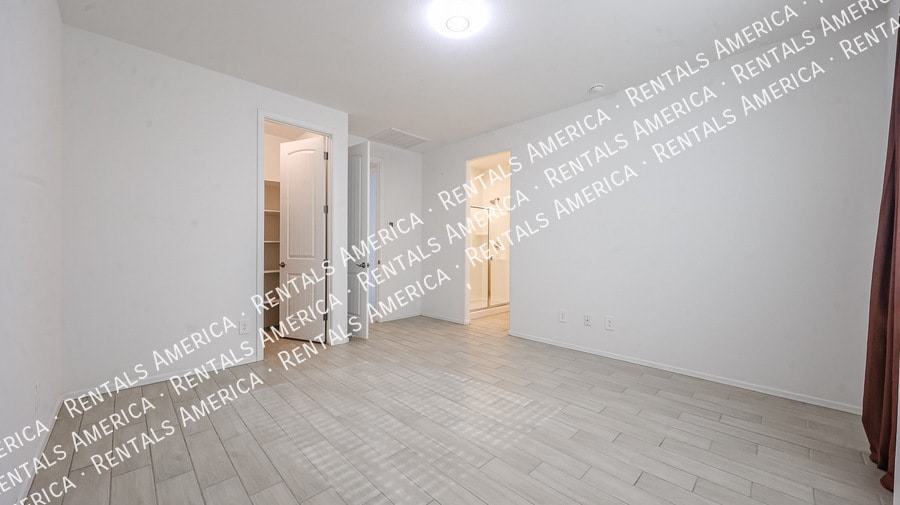 Building Photo - 15689 W Woodlands Ave