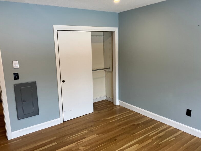 Building Photo - 505 Centre St