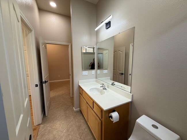 Building Photo - 4-bedroom single story in Sylvan School District!