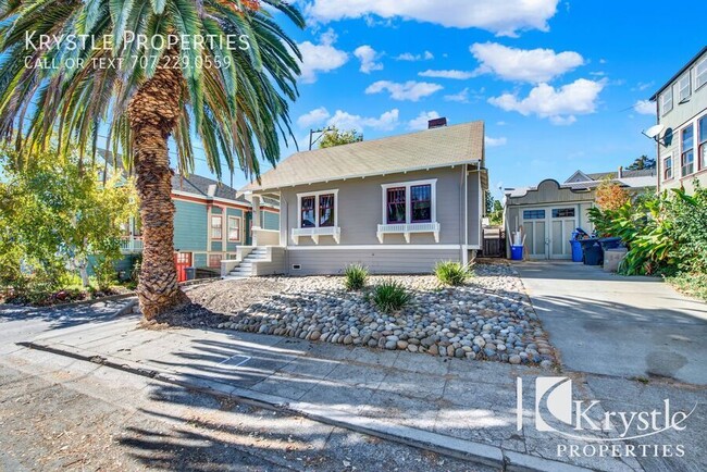 Building Photo - Spacious One Bedroom Craftsman-era Cottage