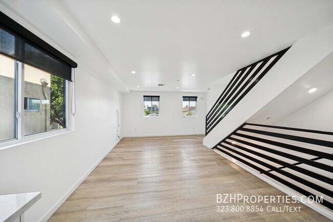 Building Photo - 837 1/2 N Harvard Blvd-837 1/2