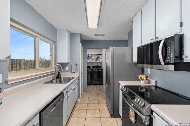 Building Photo - Well-Maintained 3-Bedroom Home – Ideal for Students & Professionals!