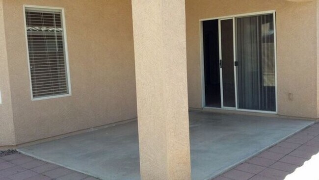 Building Photo - COMING SOON! Bright, Open Floorplan - Close to Freeways