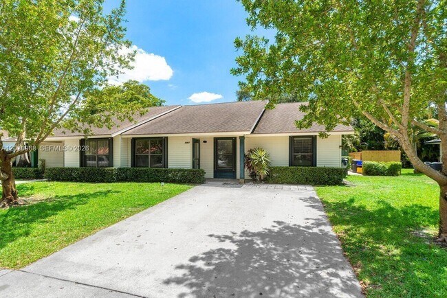 Building Photo - 1367 Riverside Cir