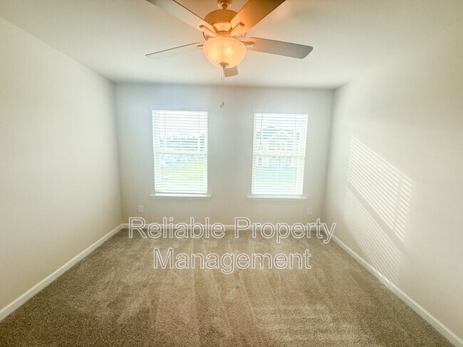 Building Photo - 124 Kobus Ct