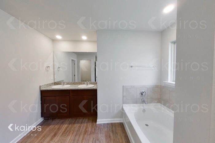 Building Photo - 11480 Brookwood Dr
