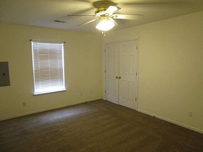 Building Photo - 1704-1706-1706 Louise Cir