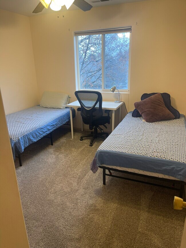 Building Photo - 124 Lambert Ct