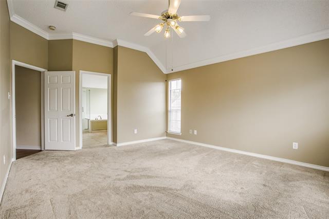 Building Photo - 1404 Honey Locust Dr
