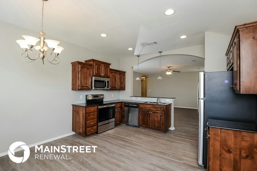 Building Photo - 421 Crescent Creek Ln