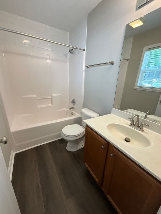Building Photo - Charming One level 3/2 Home in Oakhurst in...