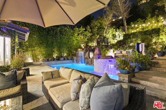 Building Photo - 5176 Don Pio Dr