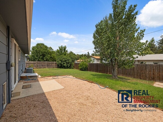 Building Photo - Charming 3-Bed, 1.5-Bath Home in Desirable...
