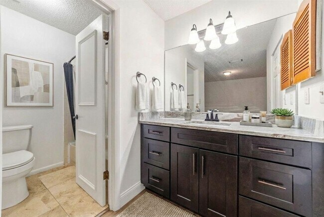 Building Photo - 111 Lobelia Rd