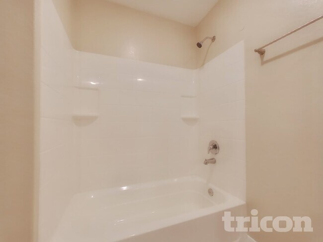 Building Photo - 524 Red Dusk Paint Dr