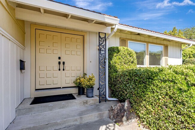 Building Photo - Stunning Updated Home in Almaden Valley