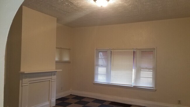 Building Photo - 2350 Germantown St