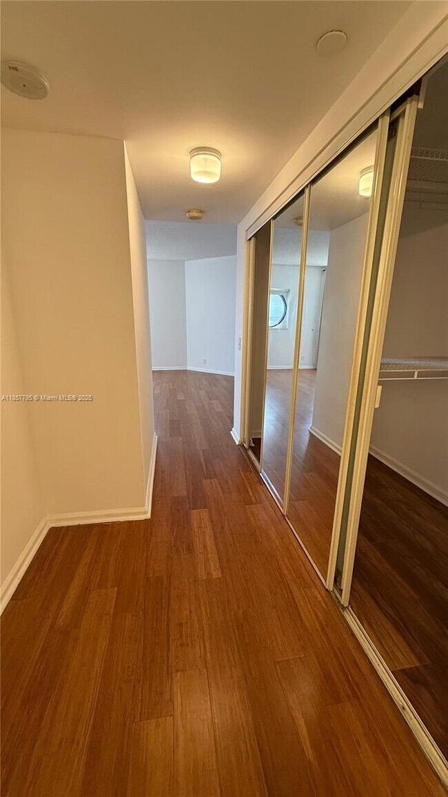 Building Photo - 3610 Yacht Club Dr