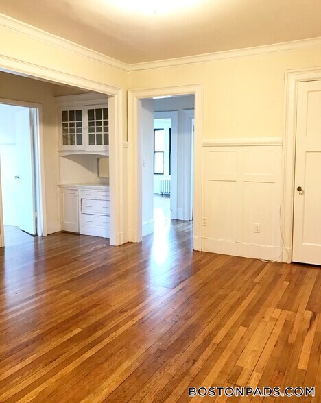 Building Photo - 448 Park Dr