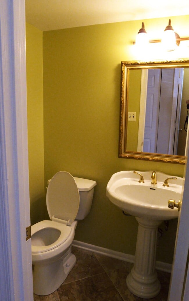 Building Photo - 2925 Espana Ct