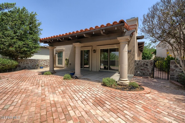 Building Photo - 6167 Los Felinos Cir