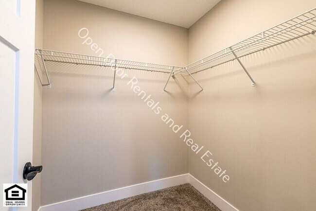 Building Photo - 10547 Old Leo Rd