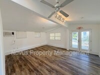 Building Photo - 328 Maple St