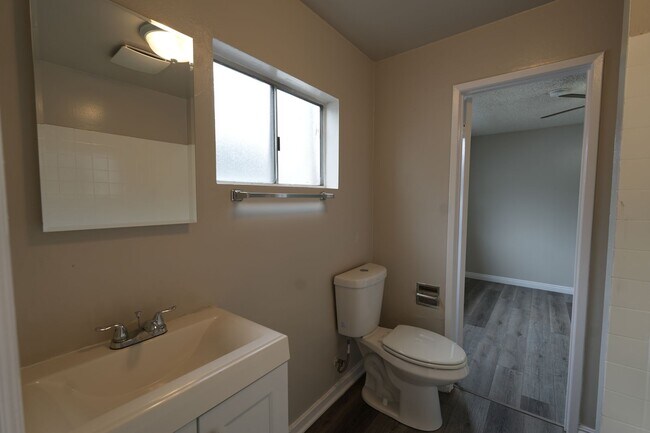 Building Photo - 440 RAYVON