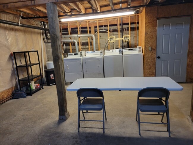 Building Photo - 60 Birch Ave S