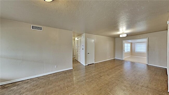 Building Photo - 2640 Manchester Dr