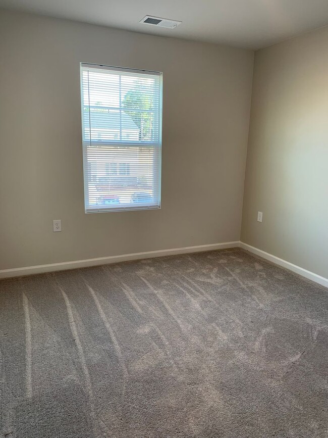 Building Photo - Gorgeous New Construction Townhome! PRICE ...