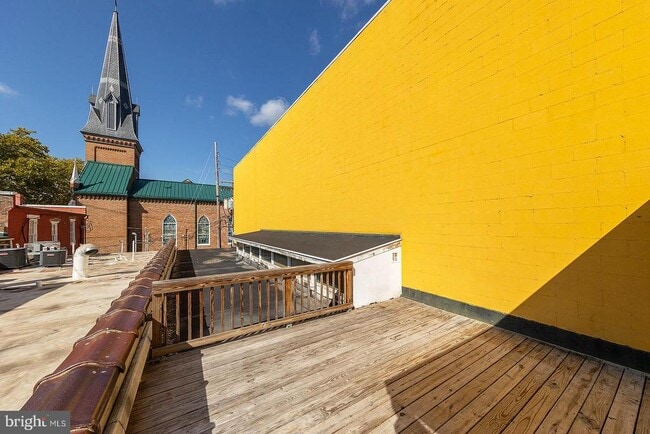 Building Photo - 7 N Loudoun St