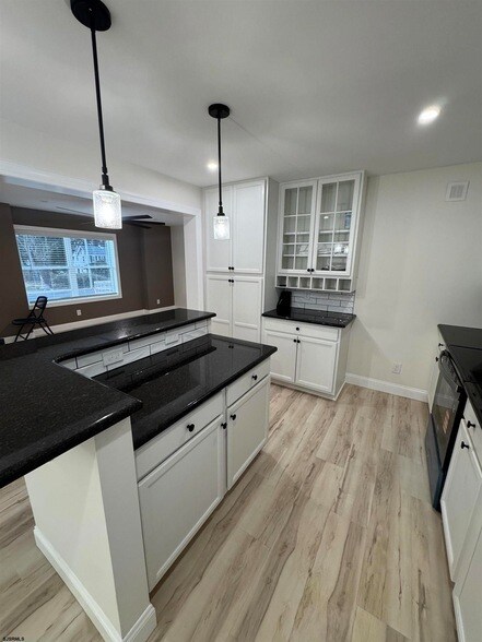 Building Photo - 1140 Parkside Ave.