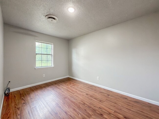 Building Photo - 2802 Grinnell Ave