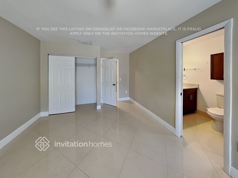Building Photo - 562 SW 168th Way
