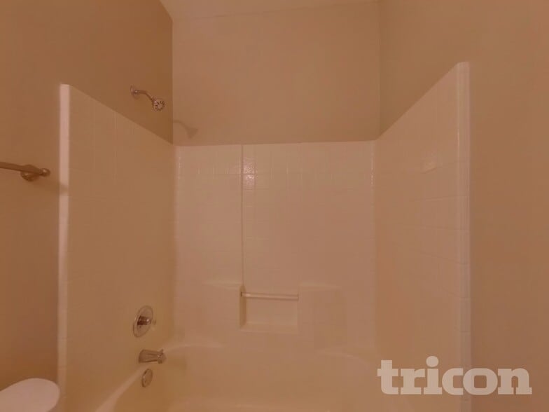 Building Photo - 3004 Dairy Farm Dr