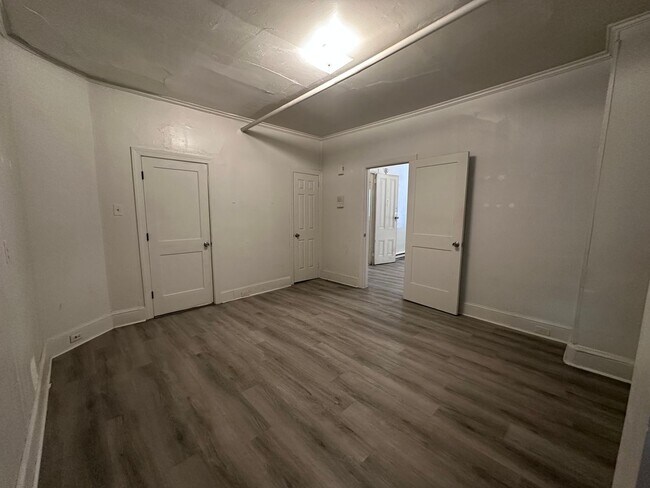 Building Photo - 422 W Orange St
