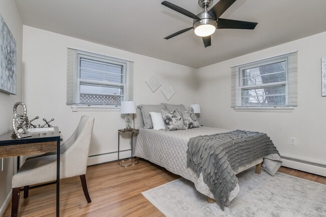 Building Photo - 2129 Patrick Henry Dr