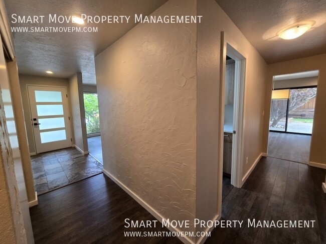 Building Photo - 945 Hearthstone Dr