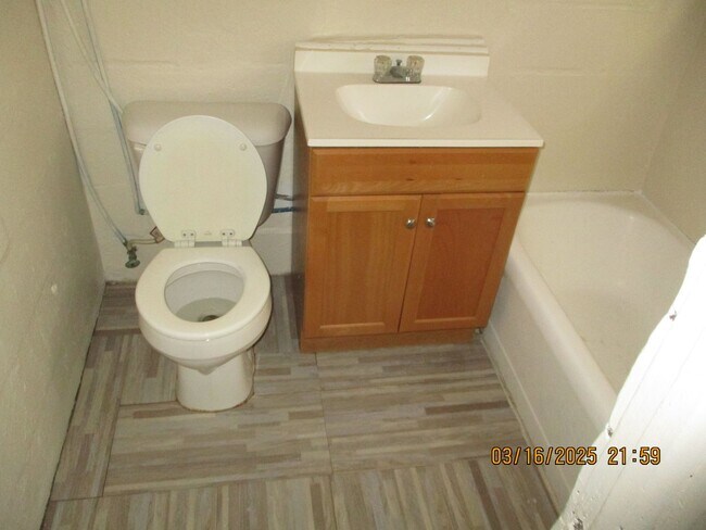 Building Photo - 520 Jefferies Ave