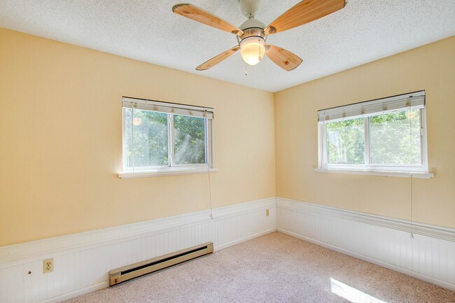 Building Photo - Charming 4BD Victorian near Downtown Color...