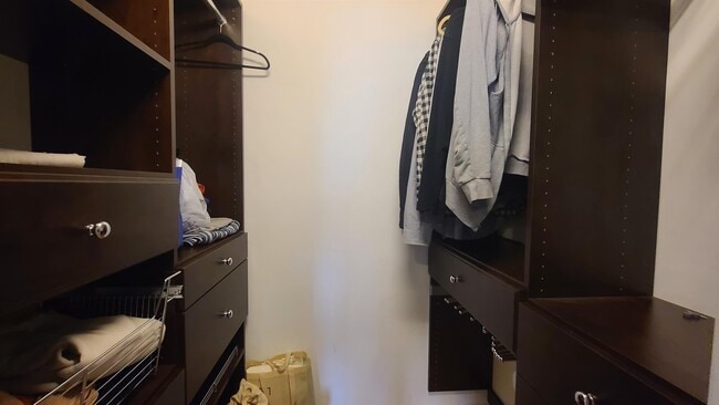 Building Photo - 518-536-536 Gregory Ave