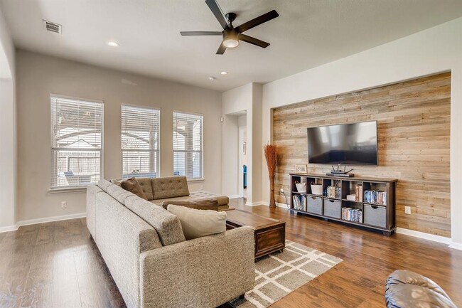 Building Photo - 1204 Utopia Ln