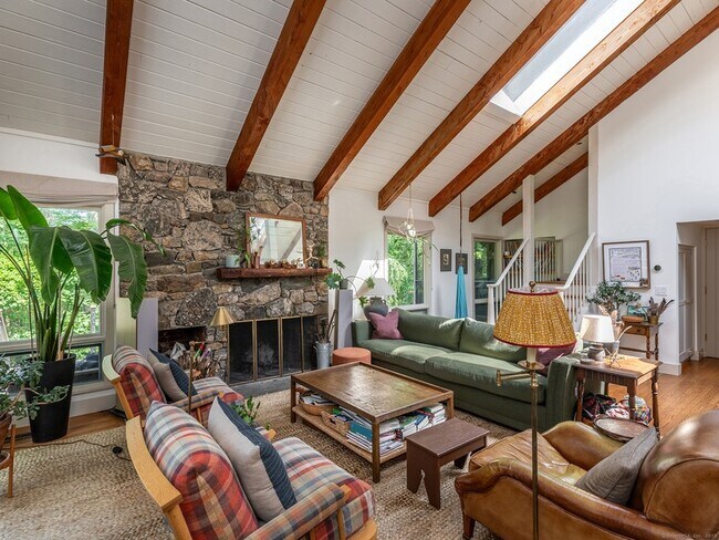 Building Photo - 203 Brick School Rd