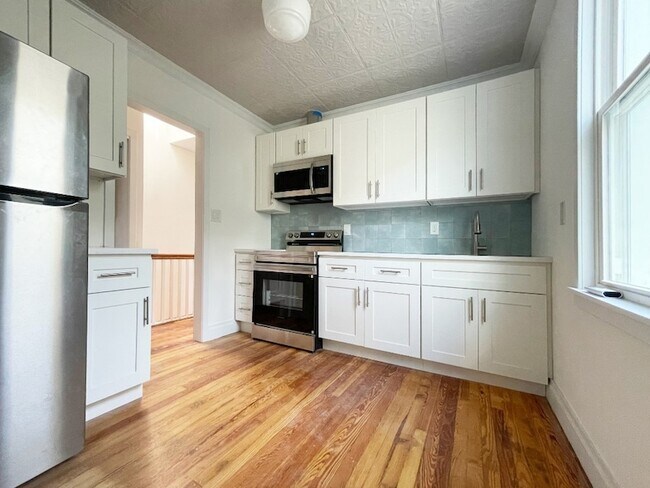 Building Photo - 62-30 60th Dr