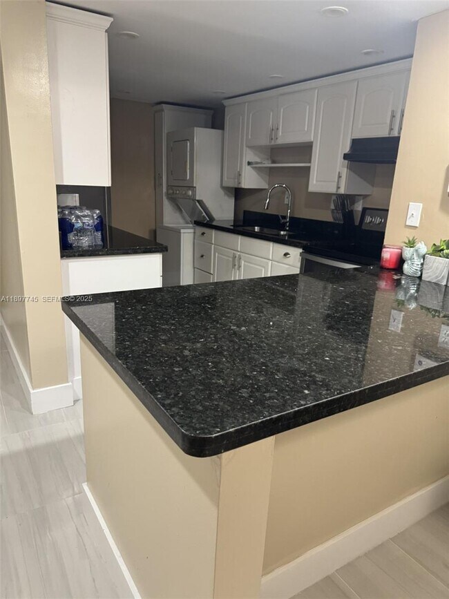 Building Photo - 827 NE 199th St