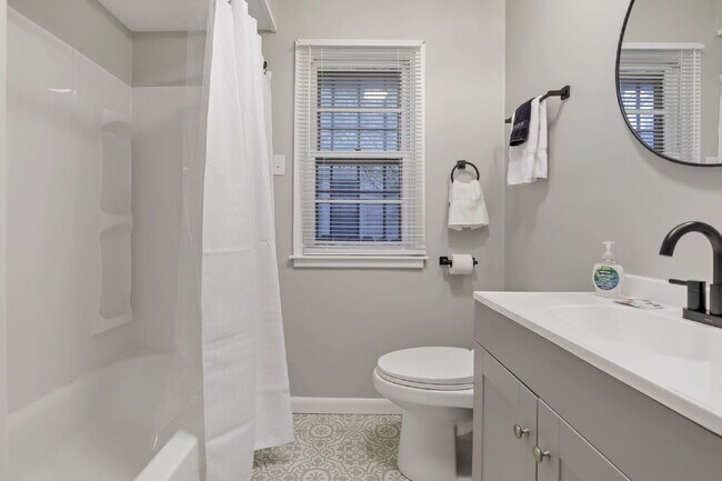 Building Photo - Beautifully Updated 3-Bedroom Home – Spacious, Modern, and Move-In Ready!