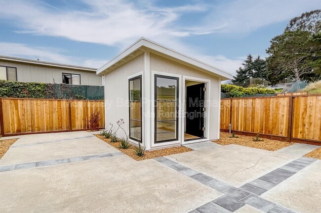 Building Photo - 829 Sea Palm Ave